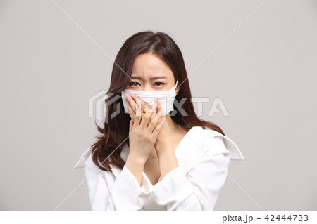 韓国人 表情 若い女性 42444733