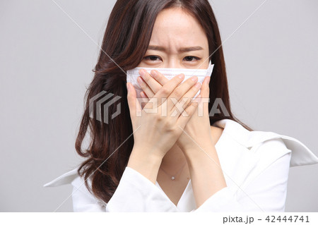 韓国人 表情 若い女性 42444741