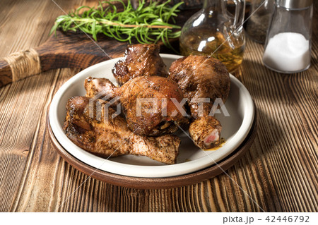 Raw marinated chicken drumsticks. Raw marinated chicken drumsticks. 42446792