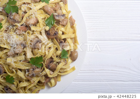 Pasta tagliatelle with chicken meat and mushroom Pasta tagliatelle with chicken meat and mushroom 42448225