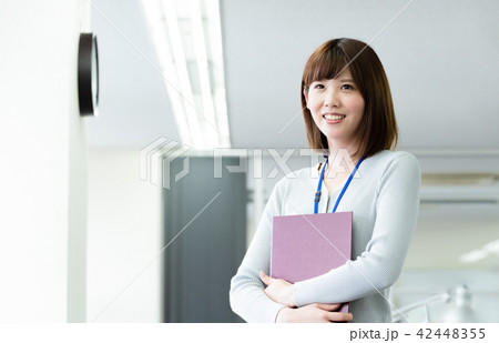ビジネスウーマンのポートレイト 42448355
