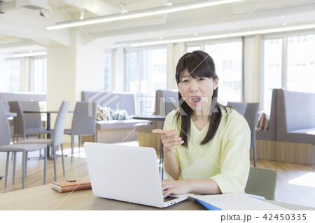 30代　ビジネスウーマン 42450335