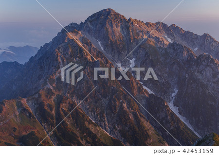 朝焼けの剣岳 42453159