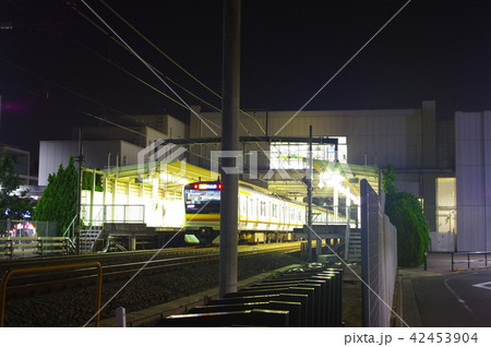 夜の南武線西府駅 42453904