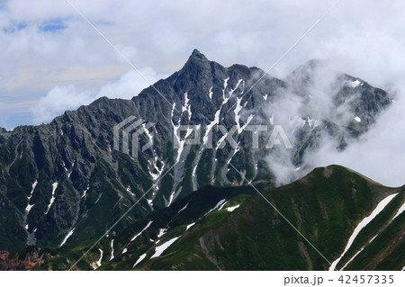 北アルプス三俣蓮華岳山頂からの景色 槍ヶ岳 北鎌尾根の写真素材