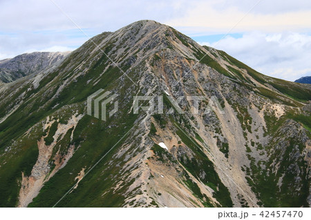 北アルプス三俣蓮華岳山頂からの景色　黒部源流　水晶岳、鷲羽岳　雲ノ平祖父岳 42457470
