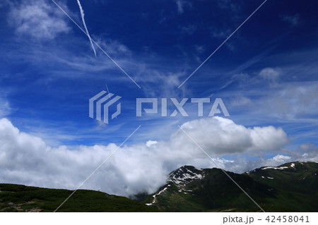 北アルプス三俣蓮華岳山頂からの景色　雲ノ平を取り巻く山々　黒部五郎岳 42458041