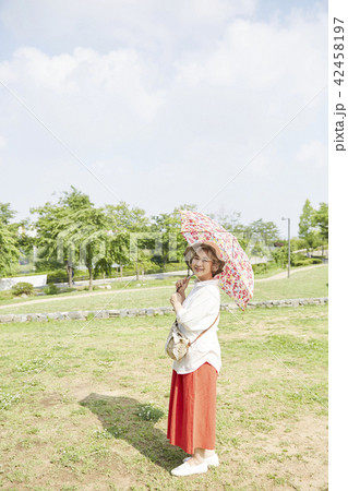 公園 高齢者 老人 42458197