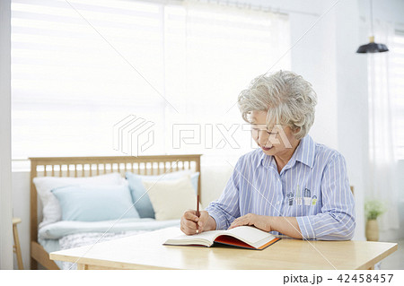 高齢者 老人 ダイアリー 42458457