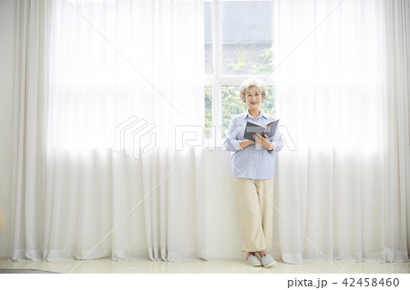 高齢者 老人 女性 42458460