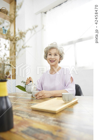 高齢者 老人 白髪 42458470