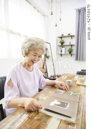 高齢者 老人 白髪 42458476