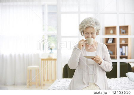 高齢者 老人 女性 42458610