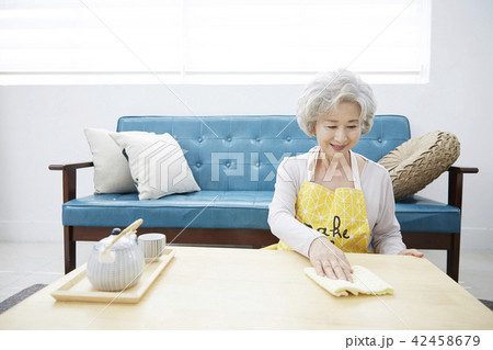 高齢者 老人 白髪 42458679