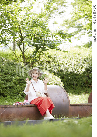 公園 高齢者 老人 42458760
