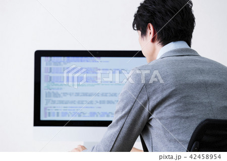 プログラマー　デザイナー　プログラム　SE　エンジニア　男性 42458954