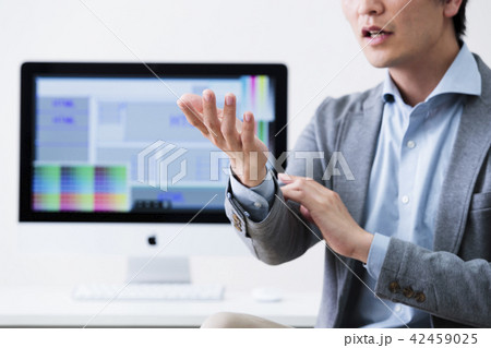 プログラマー　デザイナー　プログラム　SE　エンジニア　男性 42459025