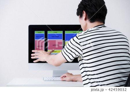 プログラマー　デザイナー　プログラム　SE　エンジニア　男性 42459032