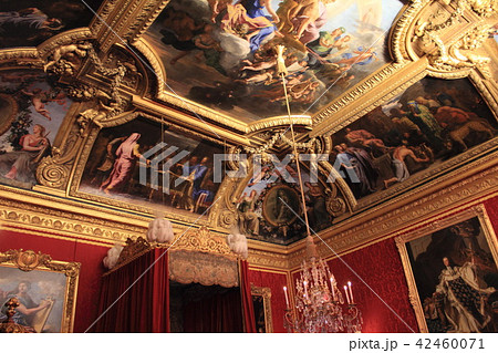 パリ ヴェルサイユ宮殿の天井画の写真素材