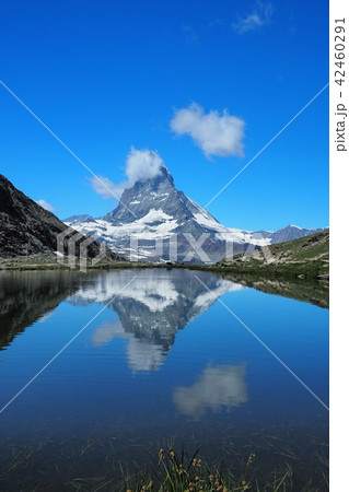 逆さマッターホルン縦位置 42460291