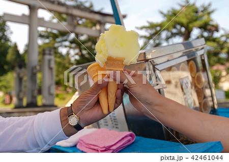 【青森県弘前市岩木山神社】チリンチリンアイスください 42461044