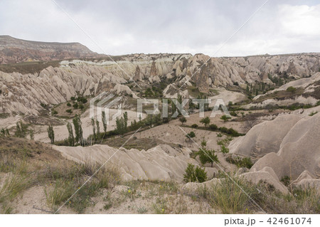 トルコ　カッパドキア　ローズバレー手前の岩地帯 42461074