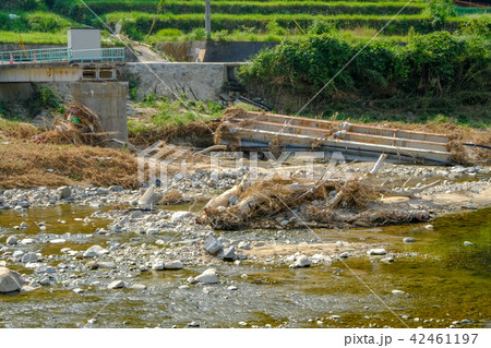 平成30年7月豪雨の広島県の惨状。橋の崩落(7月26日撮影) 平成30年7月豪雨の広島県の惨状。橋の崩落(7月26日撮影) 42461197