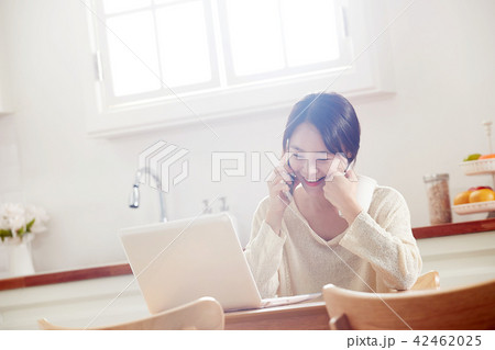 韓国人 若い 女性 42462025