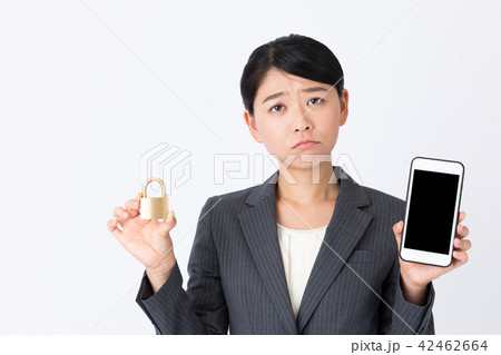 ビジネスウーマン　白バック 42462664