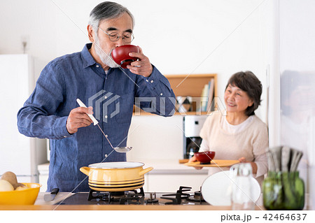 シニア　夫婦　味見　高齢者　老後 42464637