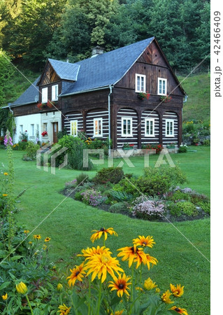 Traditional cottage in Czech republic 42466409