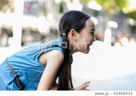 夏 週末 女性 42469433