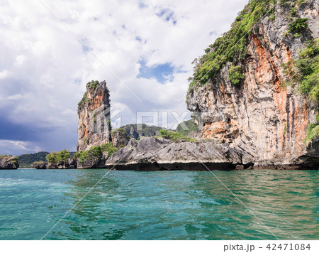 Popular travel tropical karst rocks perfect for Popular travel tropical karst rocks perfect for 42471084