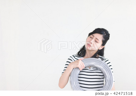 電線・女性 電線・女性 42471518