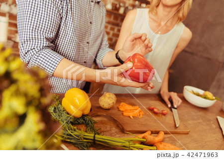 Close up of male hand that holding pepper 42471963