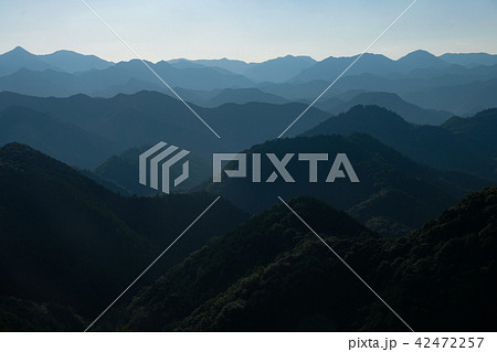 奥行きのある山の連なり mountain rangeの写真素材 [42472257] - PIXTA