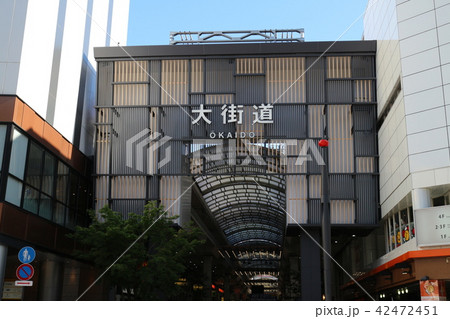 愛媛県松山市中心部　大街道商店街の入口 42472451