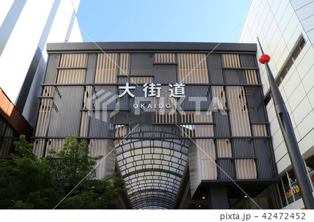 愛媛県松山市中心部　大街道商店街の入口 42472452