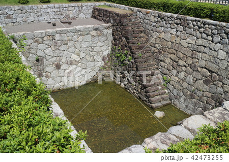 松山城二ノ丸史跡庭園の大井戸遺構 松山城二ノ丸史跡庭園の大井戸遺構 42473255