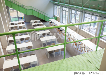 the dining room in an restaurant 42476296