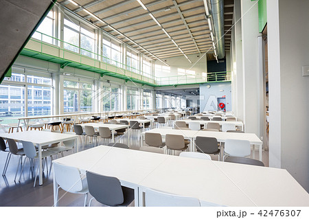 the dining room in an restaurant 42476307