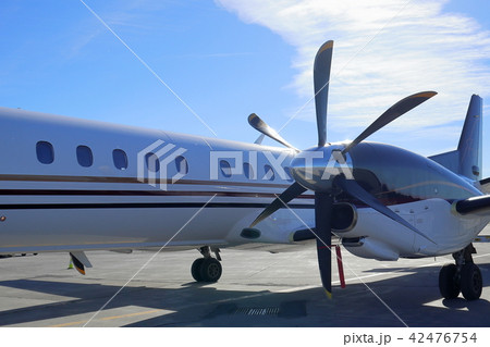 アラスカのプロペラ旅客機 42476754