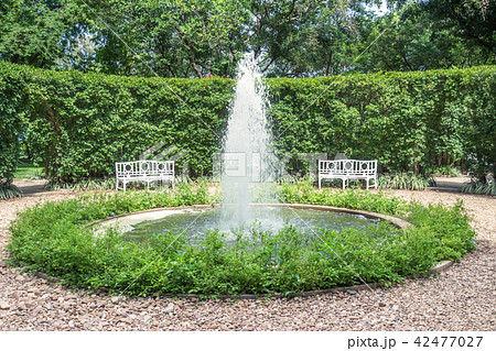 The fountain in the green garden is so hilarious. The fountain in the green garden is so hilarious. 42477027