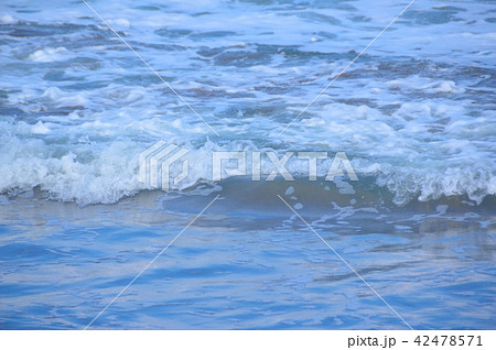 寄せる波（岩瀬浜海水浴場／富山県富山市岩瀬） 42478571