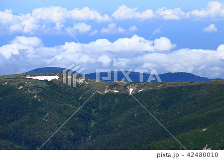 北アルプス 水晶岳山頂への道 太郎平遠景 北アルプス 水晶岳山頂への道 太郎平遠景 42480010