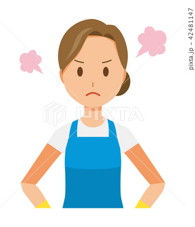 青いエプロンとゴム手袋を着用した女性が怒っている 42481147