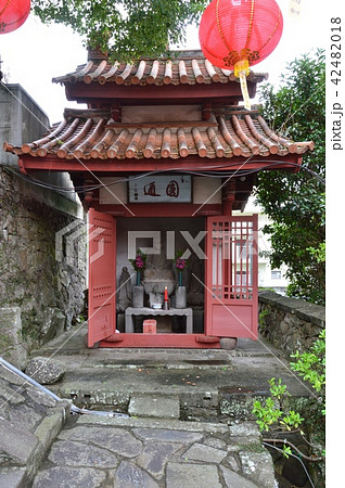 参道脇の観音堂(崇福寺/長崎県長崎市鍛冶屋町) 参道脇の観音堂(崇福寺/長崎県長崎市鍛冶屋町) 42482018