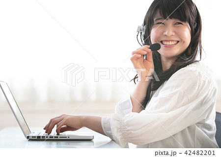 コールセンター 女性 コールセンター 女性 42482201