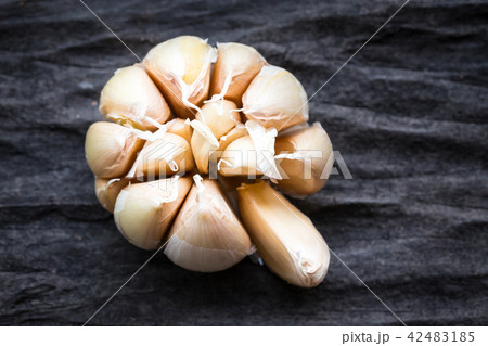 Garlic on dark wooden floor Garlic on dark wooden floor 42483185