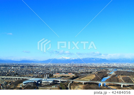 一宮市の町並みと冬の伊吹山 一宮市の町並みと冬の伊吹山 42484056